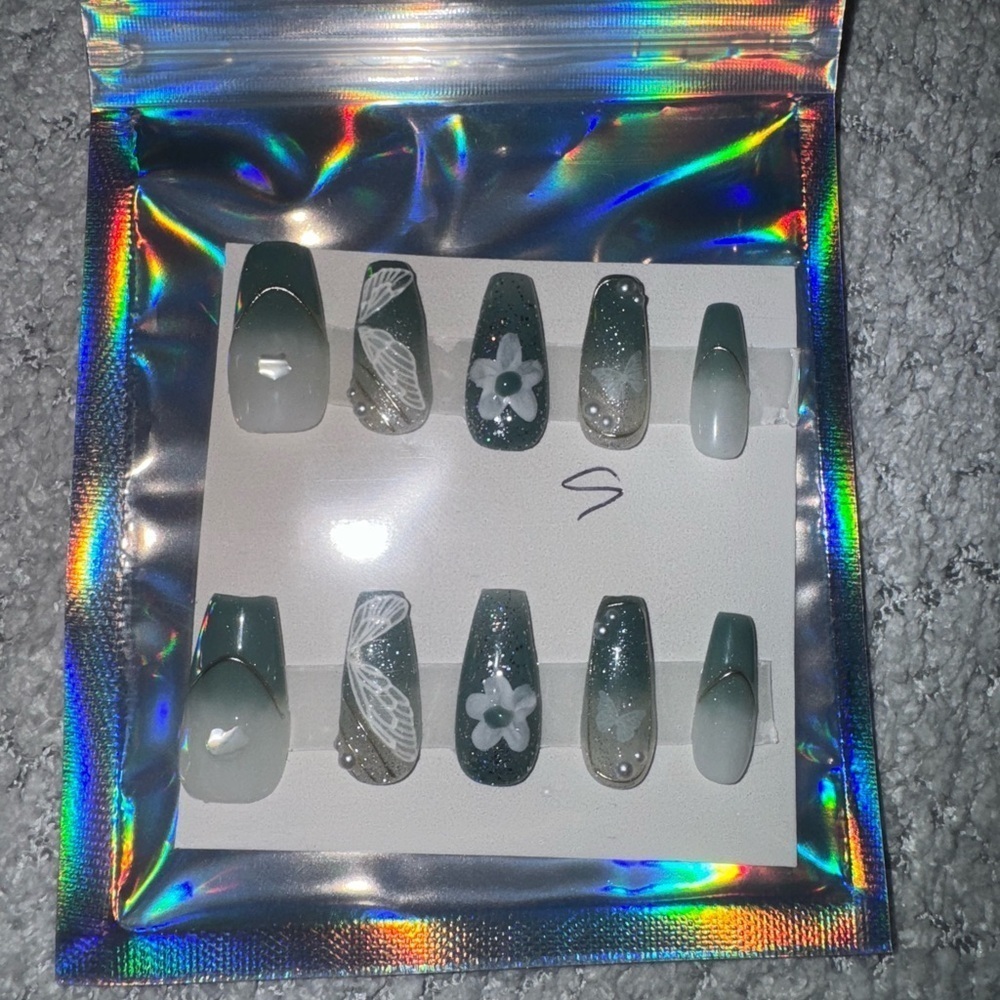 White & Green Floral Press-On Nails